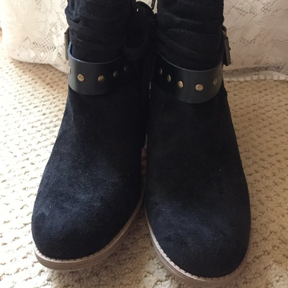 Roxy Black Faux Suede Ankle Buckle Boots 8.5 - Picture 3 of 5